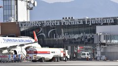 Zelo razburjena turistka: za vožnjo z Letališča Jožeta Pučnika do Ljubljane je plačala ...