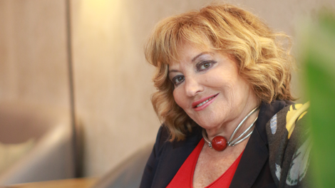 Tereza Kesovija je morala odgovarjati na neprijetna vprašanja in se skoraj javno zagovarjati: "Kdo lahko zgradi hišo brez kredita?!