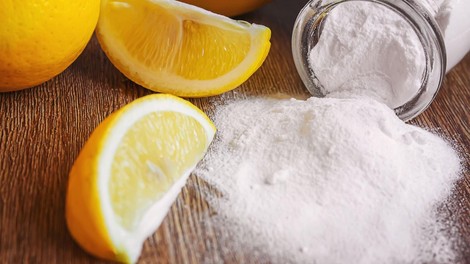 Pozabite na kis in sodo bikarbono, našli smo poceni živilo, ki v hipu odstrani vodni kamen in trdovratne madeže