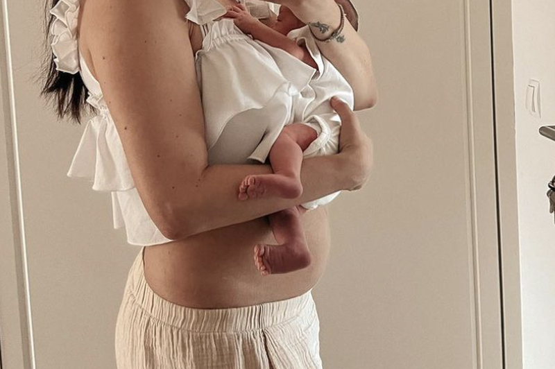 Brez sramu in olepševanj: Znana Slovenka pokazala, kako je videti po porodu (FOTO) (foto: Instagram/Sanja Grohar)