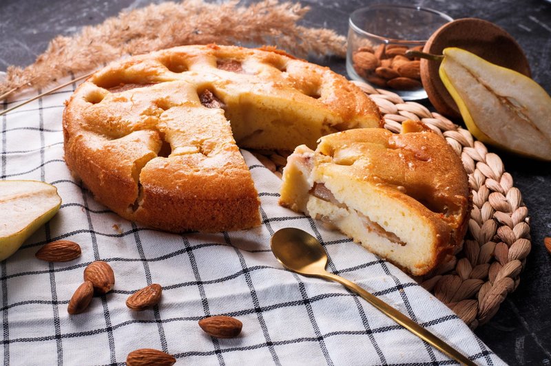 Recept: Božaaanski kolač s hruškami, ki naravnost diši po jeseni (foto: Profimedia)