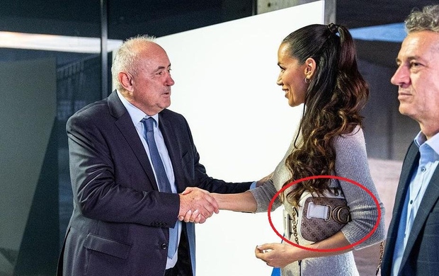 Toliko stane torbica, ki jo je Tina Gaber nosila na petkovi nogometni tekmi v Stožicah (vemo tudi, kje jo lahko kupiš) (foto: Instagram / @tinagaber)
