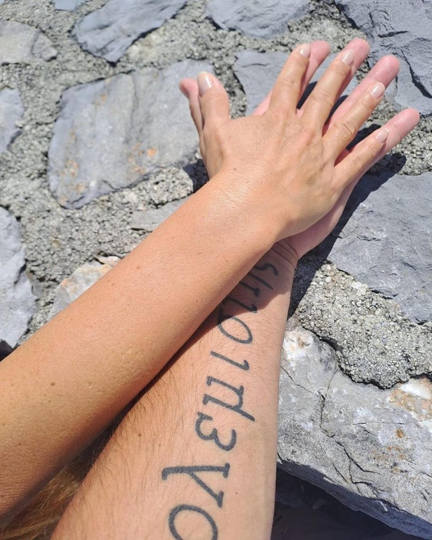 Aleš je zaljubljen! Na Instagramu je objavil prikupno fotografijo, na kateri se s svojo izbranko drži za roko. Aleš je …