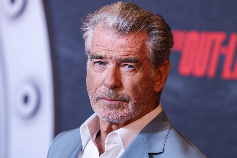 Vročeee! Če ti je všeč Pierce Brosnan, potem moraš videti, kako hud je njegov sin (FOTO)