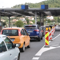 Na hrvaški meji je posnel nekaj, za kar bi številni raje videli, da ostane skrito: prizori, ki niso za vsak želodec (VIDEO)