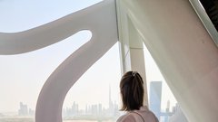 <p>Dubai Frame (notranjost)</p>