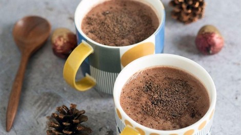 Našle smo RECEPT za božansko kremasto vročo čokolado brez dodanega sladkorja