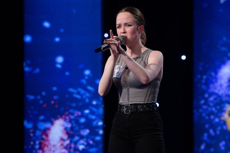Ooo, poglej, kako drugače je včasih izgledala polfinalistka Talentov Nina Sirk (FOTO) (foto: POP TV)