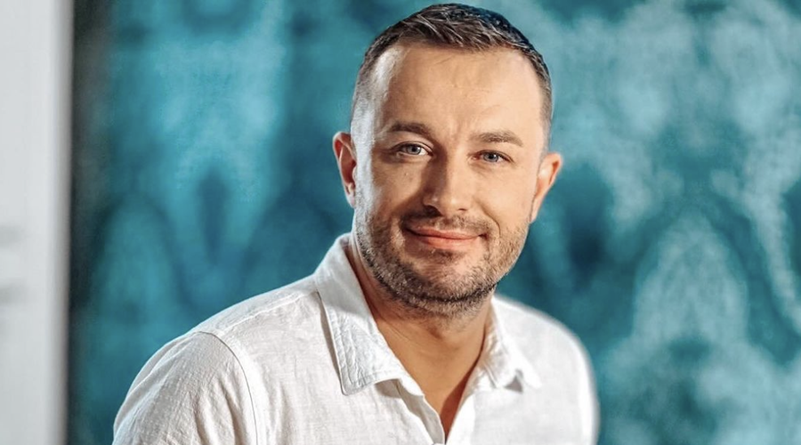 Vedeževalec Blaž javnosti prvič odprl vrata svojega stanovanja, ki izgleda reees sanjsko (VIDEO) (foto: Instagram/Vedeževalec Blaž)