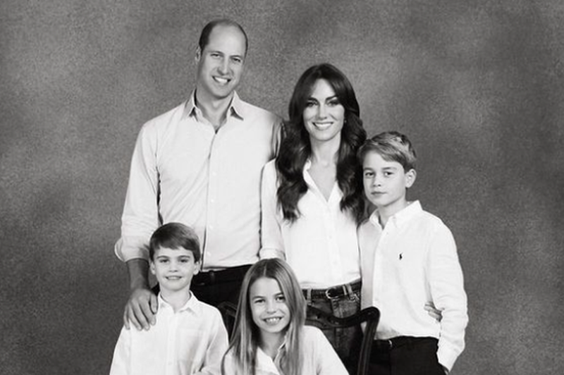 Kraljeva družina je razkrila svojo tradicionalno božično fotografijo. (foto: Posnetek zaslona/Instagram profil princeandprincessofwales)
