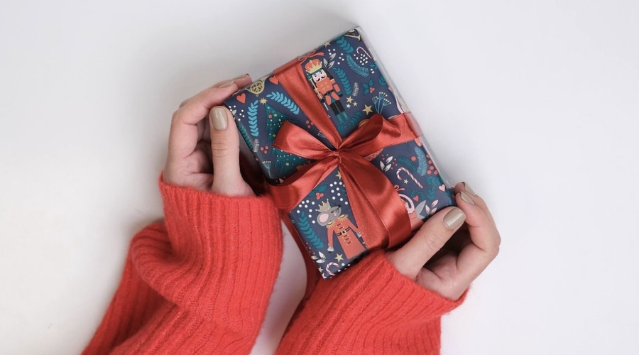 Kupuješ božična darila? V tej čudoviti trgovinici najdeš skrbno izbrane in raznolike izdelke 🎁 (foto: Screenshot/Smile Concept Store)
