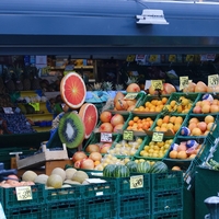 Polno pesticidov in umazanije: mnogi obožujejo to sadje, a vsebuje največ strupov!