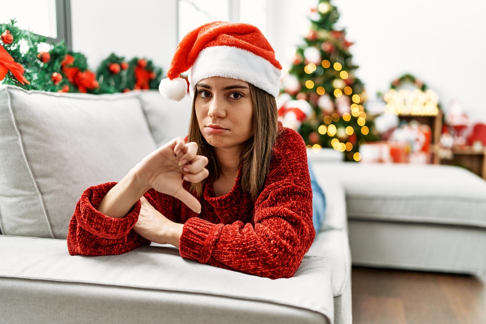 Če ste med tistimi, ki praznike dojemajo kot zoprne, niste edini – in obstajajo strategije, ki vam (foto: Shutterstock)
