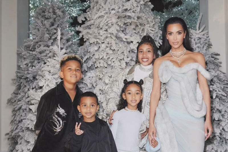 Saj ni res! Najprej ponesrečeno fotografijo objavila kraljeva družina, zdaj pa še Kim Kardashian (foto: Instagram/Kim Kardashian)