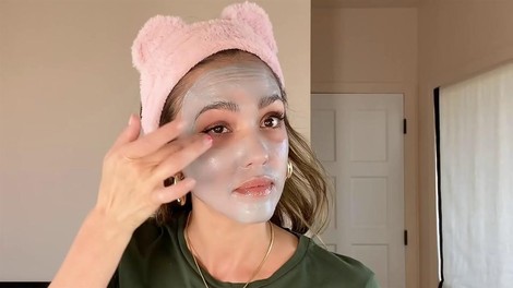 Jessica-alba-skin-care-maska-za-obraz