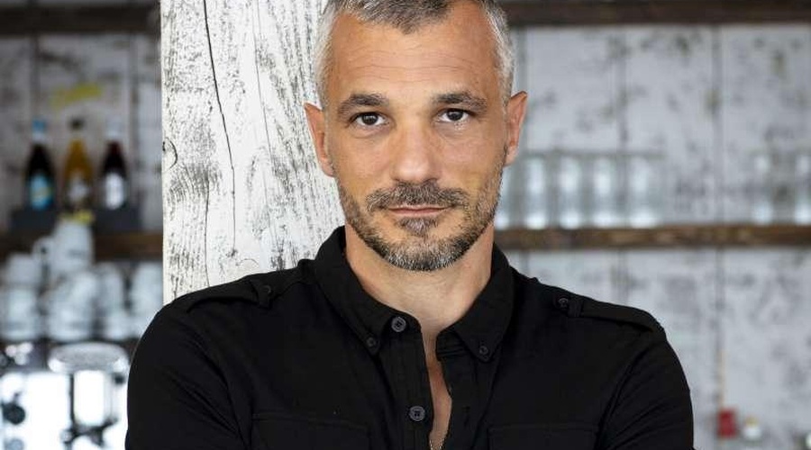 Hudooo! Si vedela, da je ta slovenska športnica v resnici dekle postavnega Renata iz Skrito v raju? (foto: POP TV)