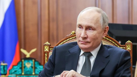 Putinovo srce ogrela 39-letna lepotica: "Ta tip barbike mu je vedno zelo ustrezal" (FOTO)