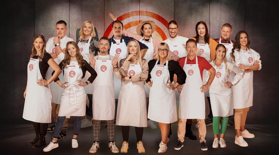 Masterchefovci pred kamerami delajo kulinarične presežke, med pavzami pa jim za kosilo strežejo ... (foto: POP TV)