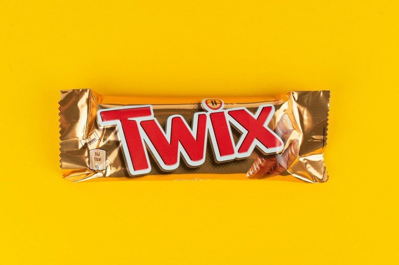 Pravkar smo ugotovile, zakaj se Twix imenuje Twix - kako na to nismo pomislile že prej?! (foto: Profimedia)