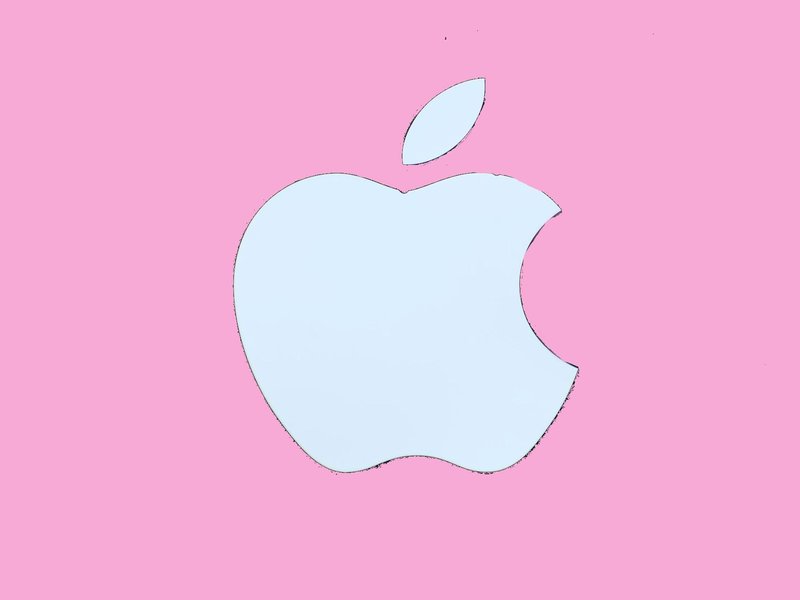Čakaj, kaj? TO je pravi razlog, zakaj je jabolko na Applovem logotipu obgrizeno 🤯 (foto: Profimedia)