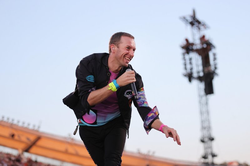 Oooo! Si vedela, da je priljubljeni pevec skupine Coldplay ZAROČEN s svetovno znano igralko?😍 (foto: Profimedia)