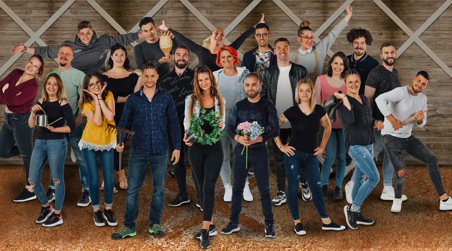 FOTO: Kakšno presenečenje! Poročila se je TA tekmovalka Kmetije (in še noseča je) (foto: POP TV)