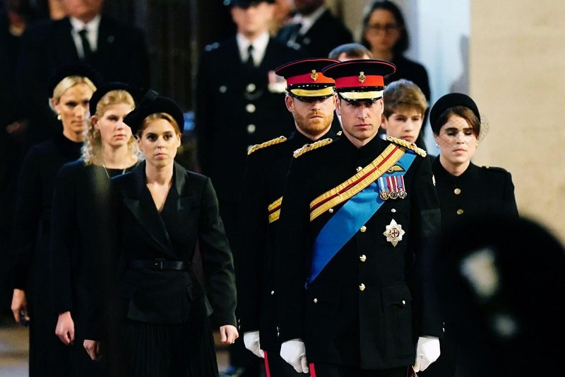 Nova SMRT pretresla britanski kraljevi dvor: Umrl zaradi predoziranja, člani kraljeve družine strti