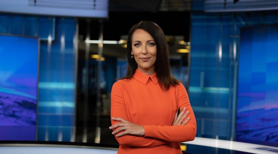 Ufff! Poglej, kaj se je med snemanjem pripetilo znani voditeljici POP TV (VIDEO) (foto: POP TV)