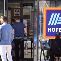 Ta kozmetični izdelek iz trgovine Hofer požel navdušenje, je veliko cenejši od tistih, ki jih proizvajajo zveneča imena (pa tudi zelo učinkovit)