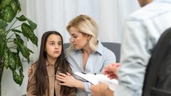 mama mati hči starševstvo skrb terapevt težava problem psihoterapevt otrok mladostnik