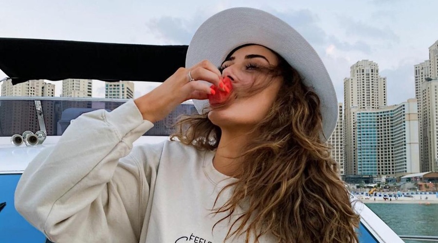 Ta okusen poletni sadež ščiti tvoje srce in upočasnjuje staranje (in privoščiš si ga lahko vsak dan) (foto: Instagram @chloeveitchofficial (Posnetek zaslona))