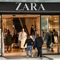 Nenavadna in prefinjena obleka iz Zare, ki jo lahko kombiniramo s čimerkoli (in ja, deluje precej dražje, kot v resnici je)