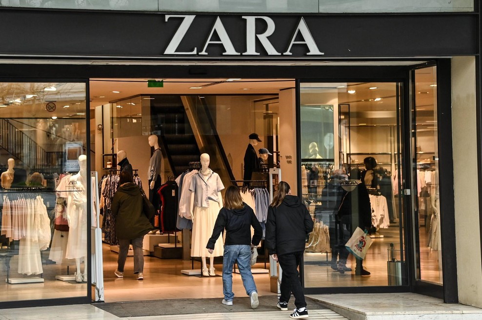 Nenavadna in prefinjena obleka iz Zare, ki jo lahko kombiniramo s čimerkoli (in ja, deluje precej dražje, kot v resnici je) (foto: Profimedia)