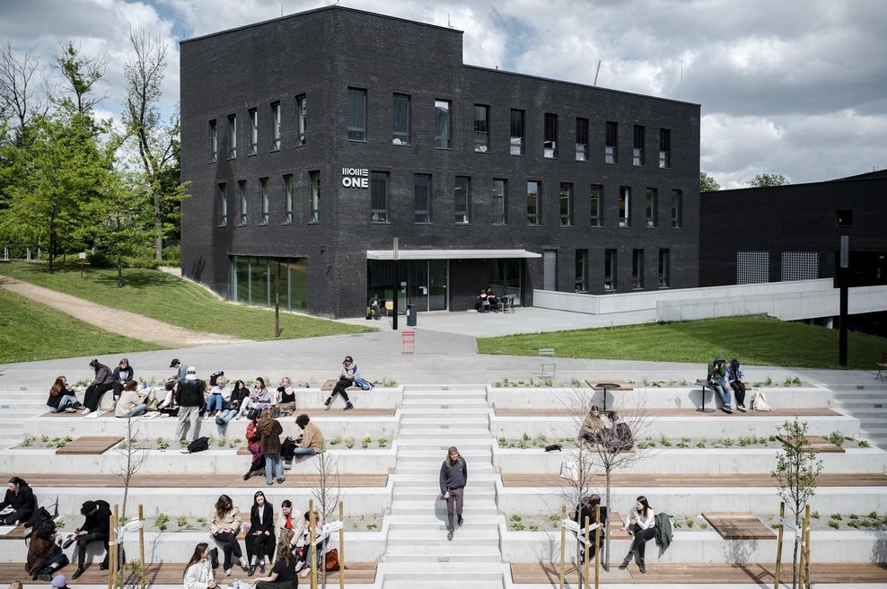 Pot mlade fotografinje od družinske kmetije do vrhunske madžarske umetniške univerze (foto: MOME)