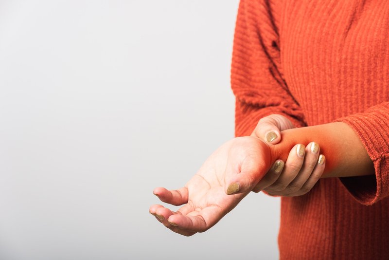 To je 5 stvari, ki jih o tvojem zdravju razkrijejo tvoje roke (in na to eno stvar moraš biti še posebej pozorna) (foto: Profimedia)