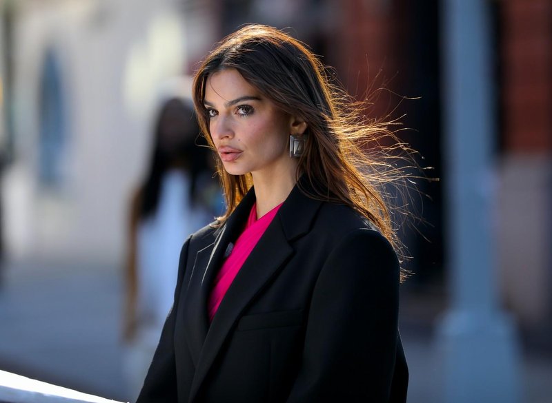 OMG! To je maskara, na katero prisega Emily Ratajkowski in me smo navdušene! (foto: Profimedia)