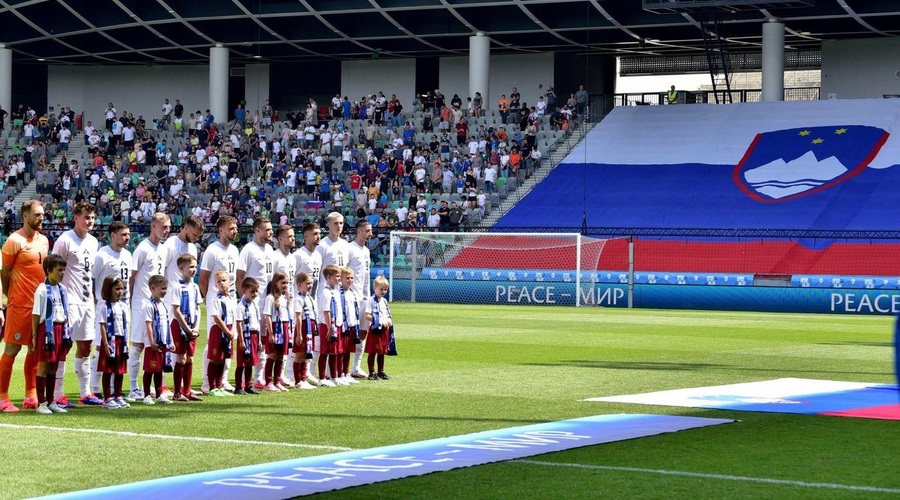 Hu-do! Poglej, kje slovenska nogometna reprezentanca biva med evropskim prvenstvom (foto: Profimedia)