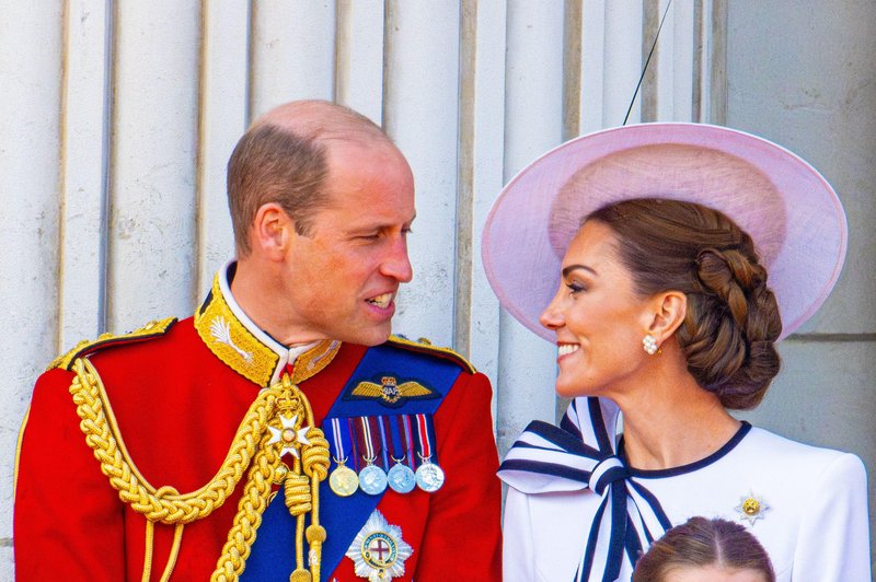 Princesa Kate prvič v javnosti: Kako lahko ima kljub preventivni kemoterapiji svoje goste lase? (foto: Profimedia)