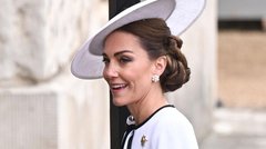 Princesa Kate Middleton nepričakovano ujeta v javnosti (in to pri nadvse nenavadnem početju)