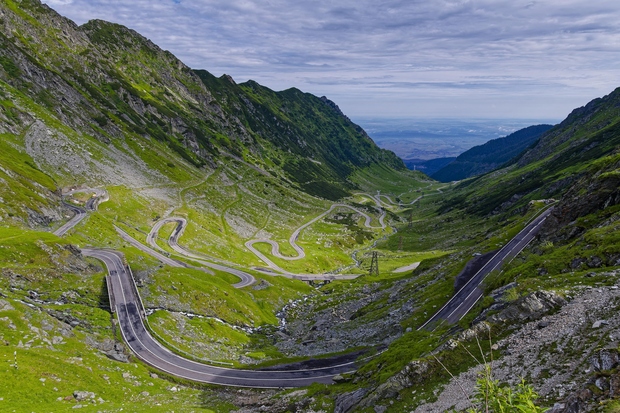 Transfagaraška cesta Romunska cesta, sicer manj znani raj za motoriste, prečka južni del Karpatov v Romuniji. Ta precej neznani in …