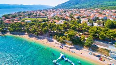 Izvoli seznam 5 najlepših jadranskih plaž (obiščeš jih lahko tudi, če greš na dopust z otroki) 🏖️