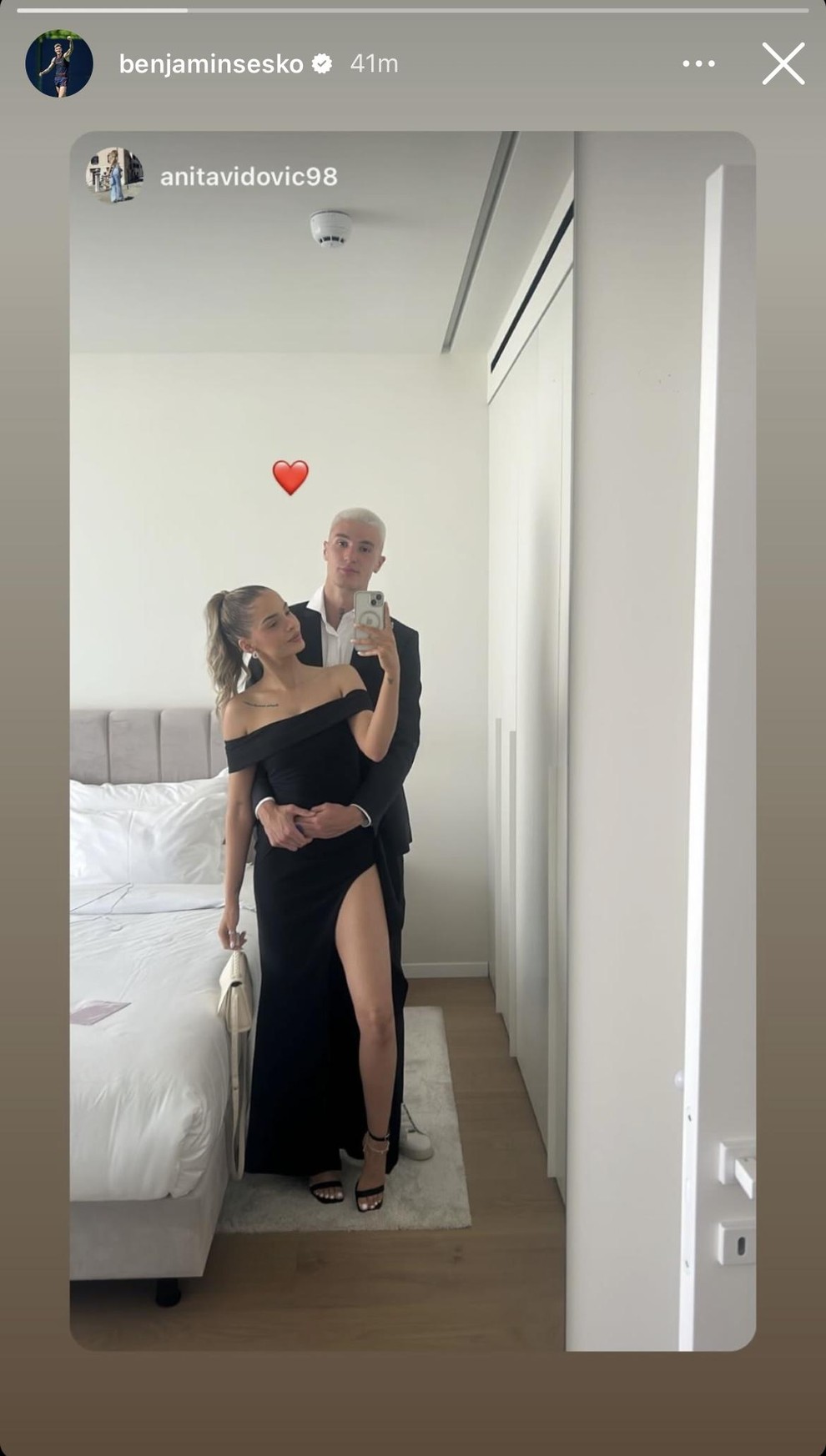 Benjamin in Anita sta par že kar nekaj časa, njuno prvo skupno fotografijo je nogometaš na Instagramu objavil decembra leta …
