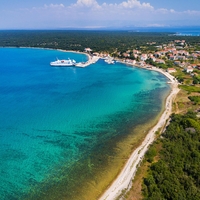 Hrvaški otok z najlepšimi plažami, ki ga gotovo še ne poznate (in tako blizu je)