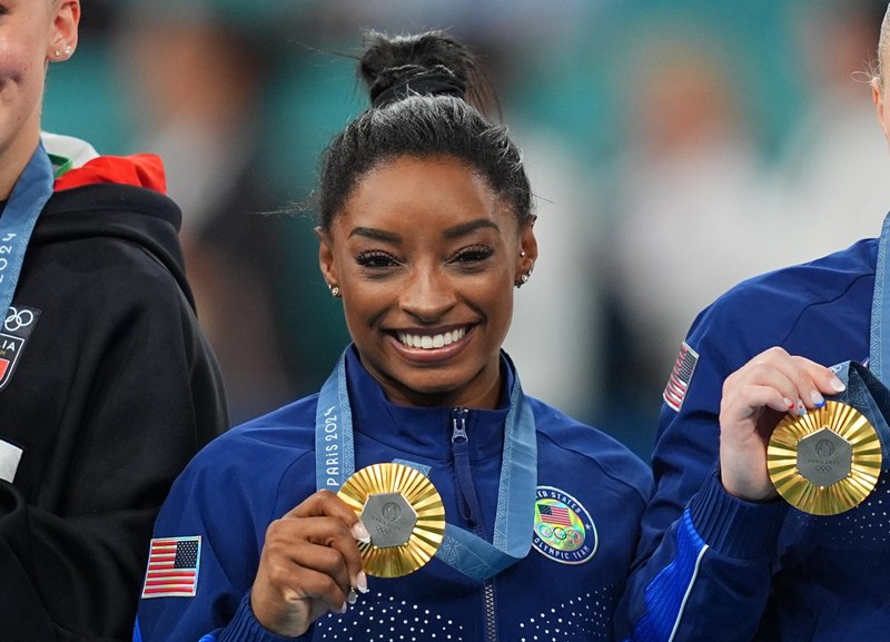 Nikoli ne uganeš, kaj je Simone Biles naredila TAKOJ po prejemu zlate medalje (VIDEO) (foto: Profimedia)