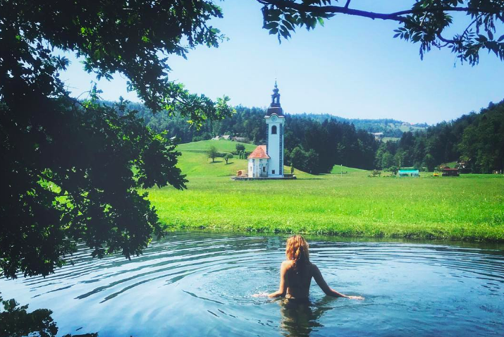 Naravno kopališče Briše ti ponuja čudovito osvežitev čisto blizu Ljubljane. (foto: Instagram.com/janakoteska)