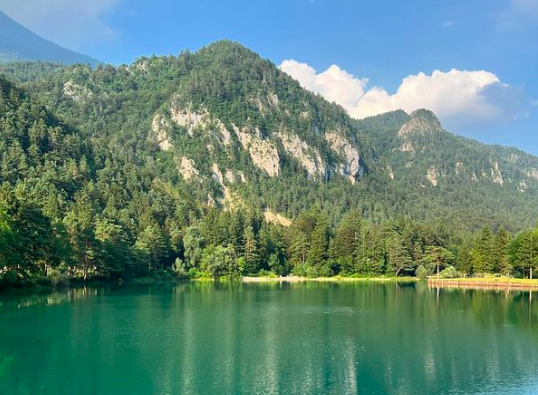 Pozabi Blejsko jezero, čisto blizu najdeš TO pravljično jezero (za katerega verjetno še nisi slišala) (foto: Instagram.com/indi_ina_vwu)