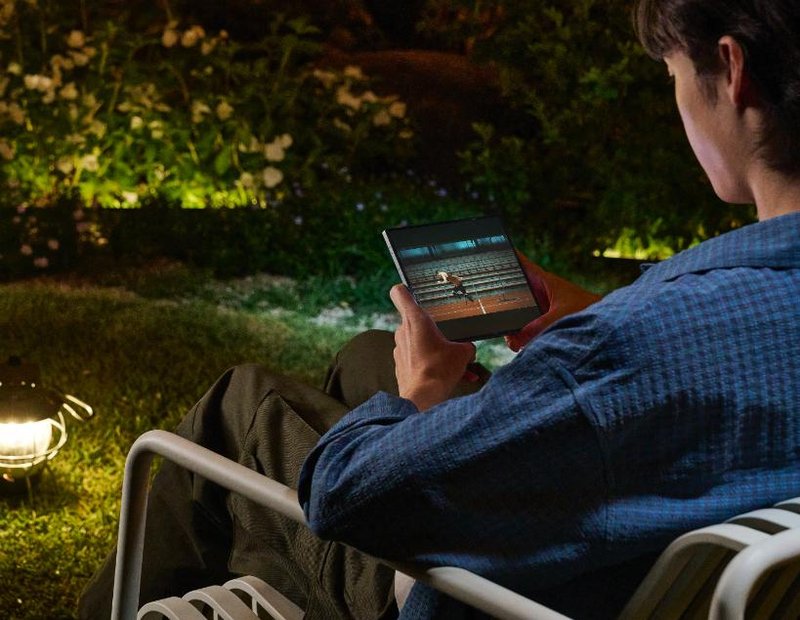 Ko poletje postane filmsko: Galaxy Z Fold6 v rokah režiserja Žige Kukoviča