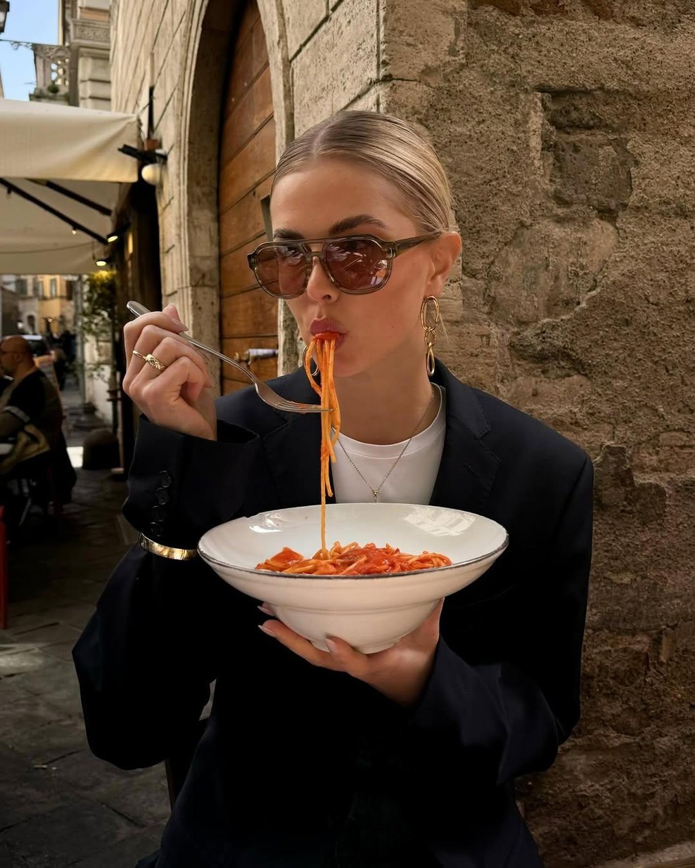 To je razlog, da se vam kopičijo kilogrami: 9 živil, ki jih ne smete jesti po 18. uri, če želite shujšati ali obdržati težo (foto: Instagram/@celineblfl)