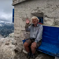 Slovenec, ki živi pod oblaki - dobesedno! Poglejte v notranjost doma na 2530 metrov nadmorske višine (VIDEO)