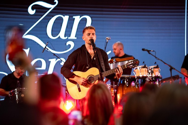 Petkov koncert je minil v znamenju uspešnic Žana Serčiča.